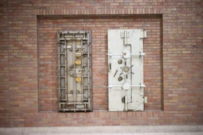 Financial Meltdown: 73% Debt Ratio Warning Signs of Collapse