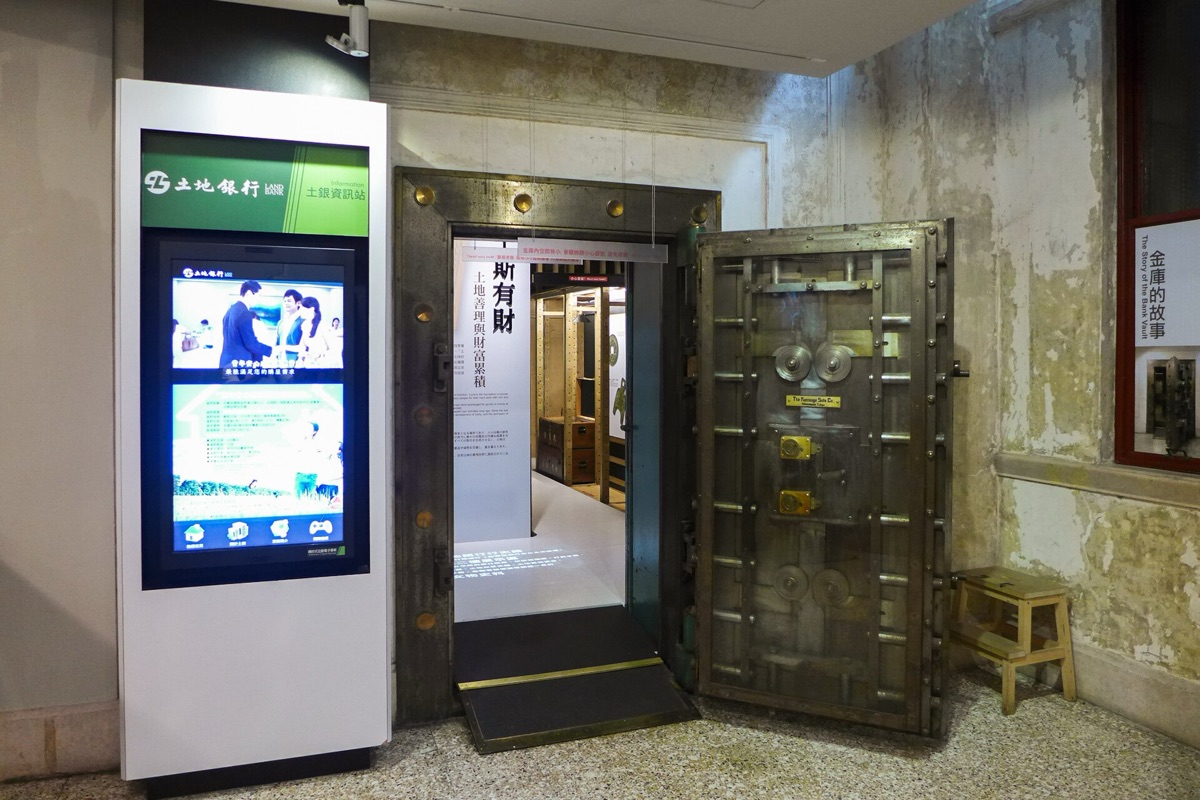 cassetta bancaria con file