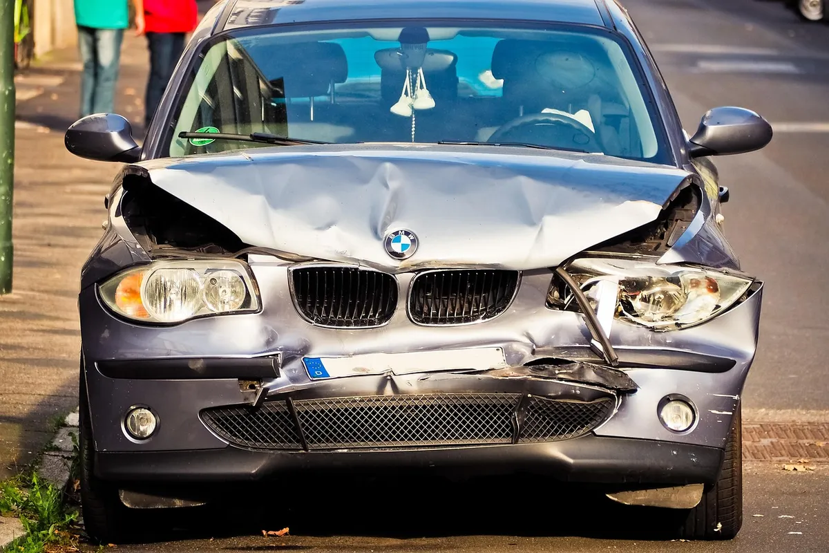 自動車、自動車のウォールペイパーや、事故、車両、保険、損傷、全損、自動車事故、自動車、衝突、壊れ、廃金属、オフ、自動車事故