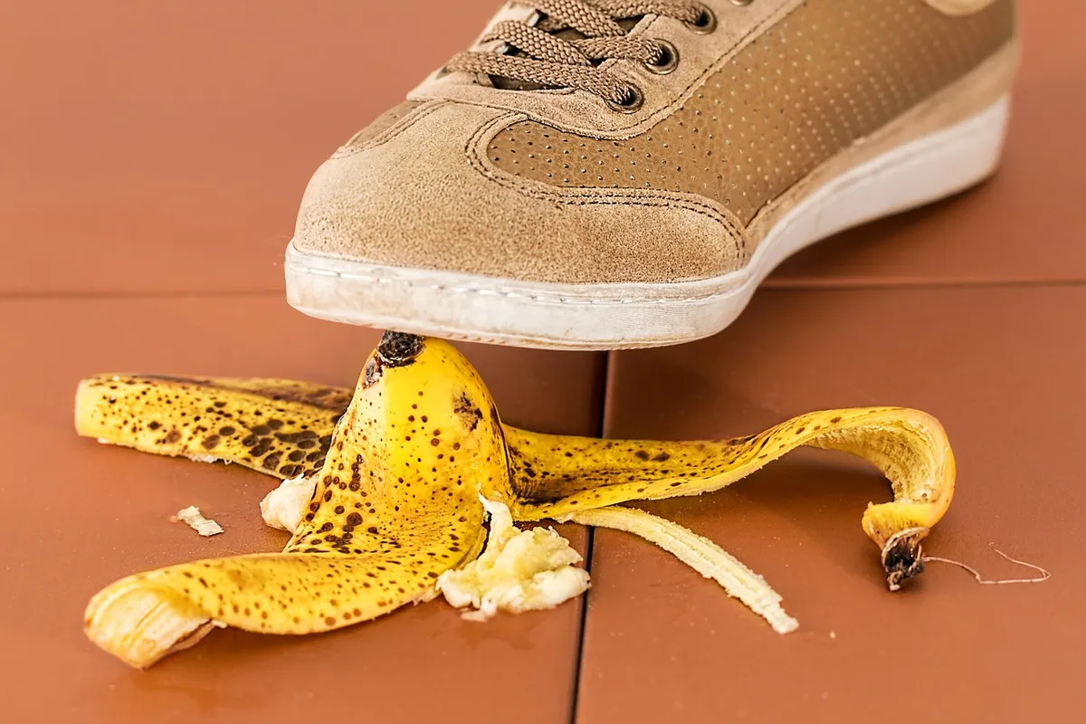 slip up, danger, careless, slippery, accident, risk, banana skin, hazard, peel, dangerous, foot, fall, safety, injury, mistake, shoe, be careful, unexpected, tr